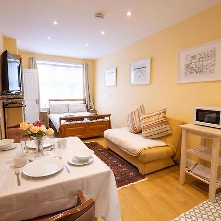 London Vegetarian Smoke & Pet Free En-Suite With Ev Parking Edgware Exteriör bild