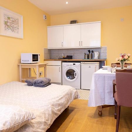 London Vegetarian Smoke & Pet Free En-Suite With Ev Parking Edgware Exteriör bild
