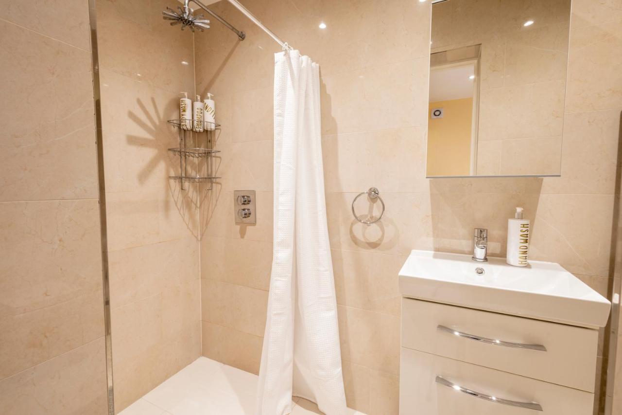 London Vegetarian Smoke & Pet Free En-Suite With Ev Parking Edgware Exteriör bild
