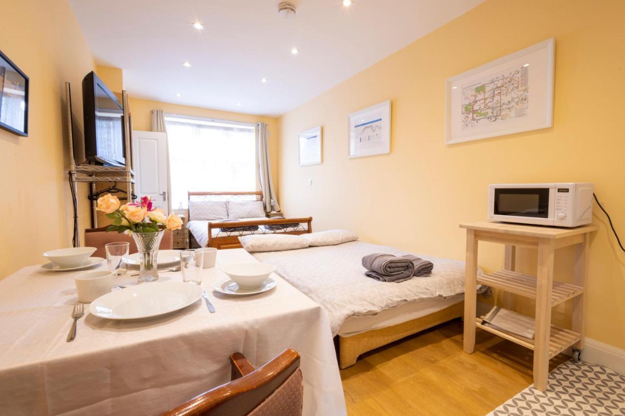 London Vegetarian Smoke & Pet Free En-Suite With Ev Parking Edgware Exteriör bild