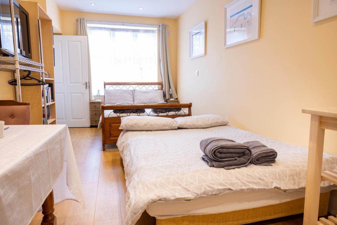 London Vegetarian Smoke & Pet Free En-Suite With Ev Parking Edgware Exteriör bild