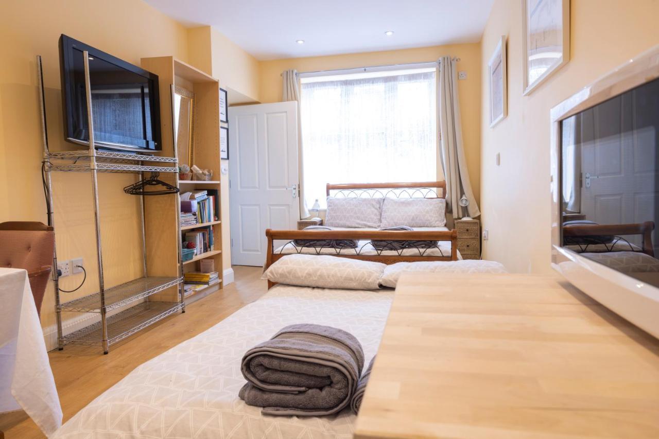 London Vegetarian Smoke & Pet Free En-Suite With Ev Parking Edgware Exteriör bild