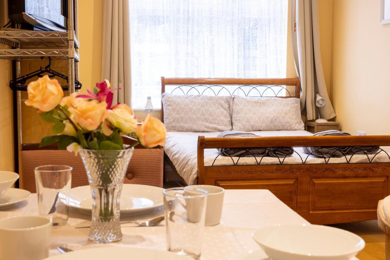 London Vegetarian Smoke & Pet Free En-Suite With Ev Parking Edgware Exteriör bild