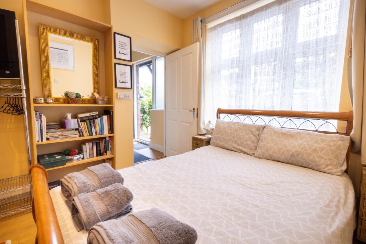 London Vegetarian Smoke & Pet Free En-Suite With Ev Parking Edgware Exteriör bild