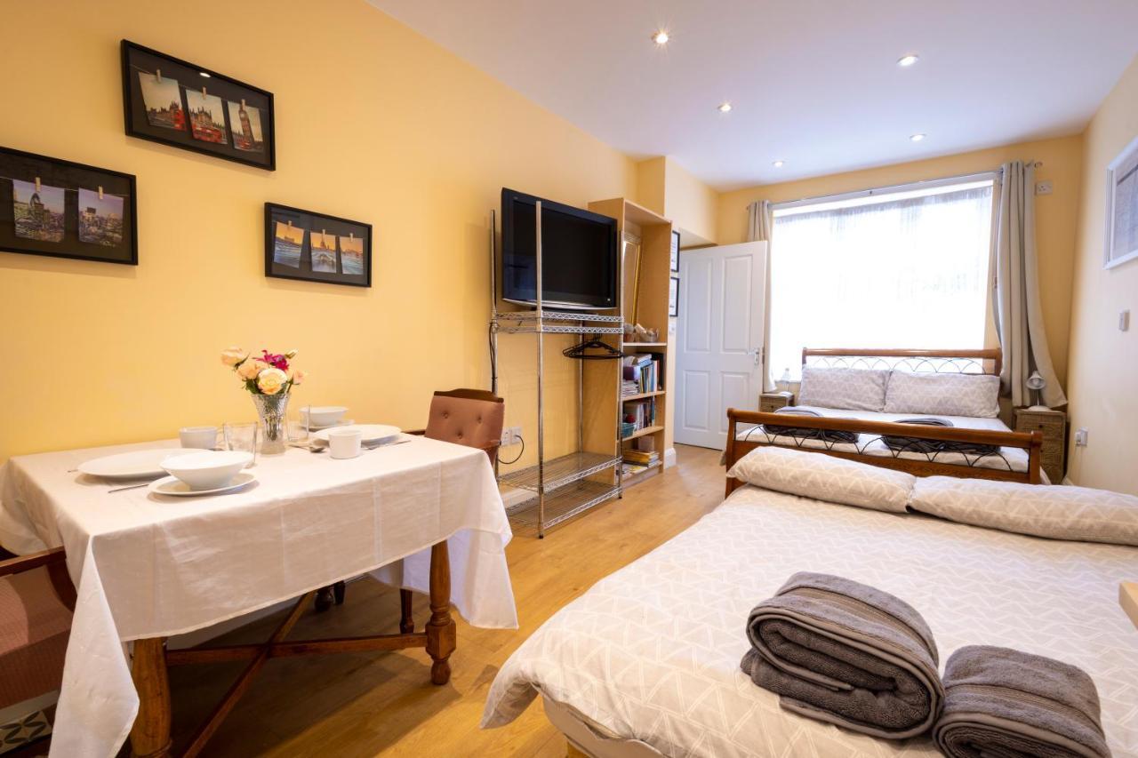 London Vegetarian Smoke & Pet Free En-Suite With Ev Parking Edgware Exteriör bild