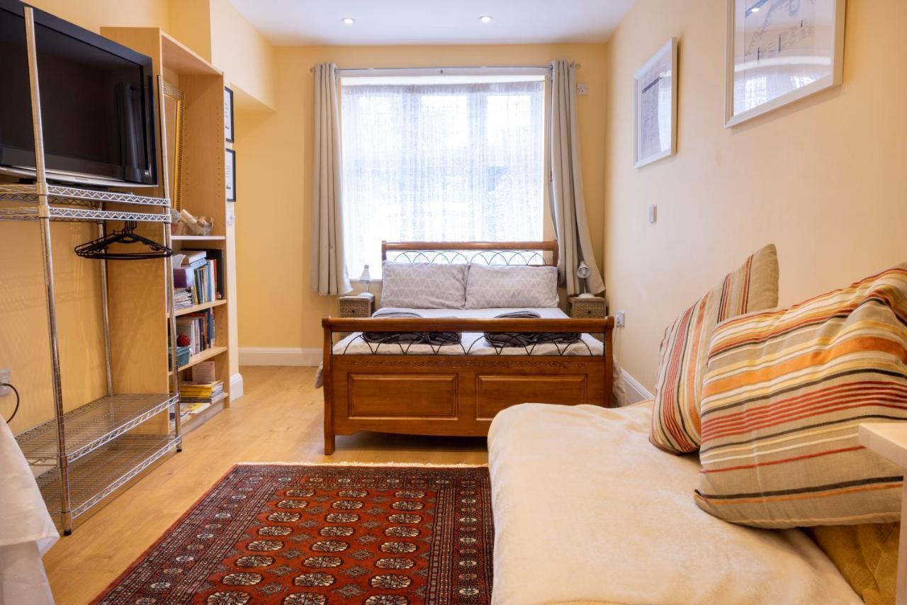 London Vegetarian Smoke & Pet Free En-Suite With Ev Parking Edgware Exteriör bild
