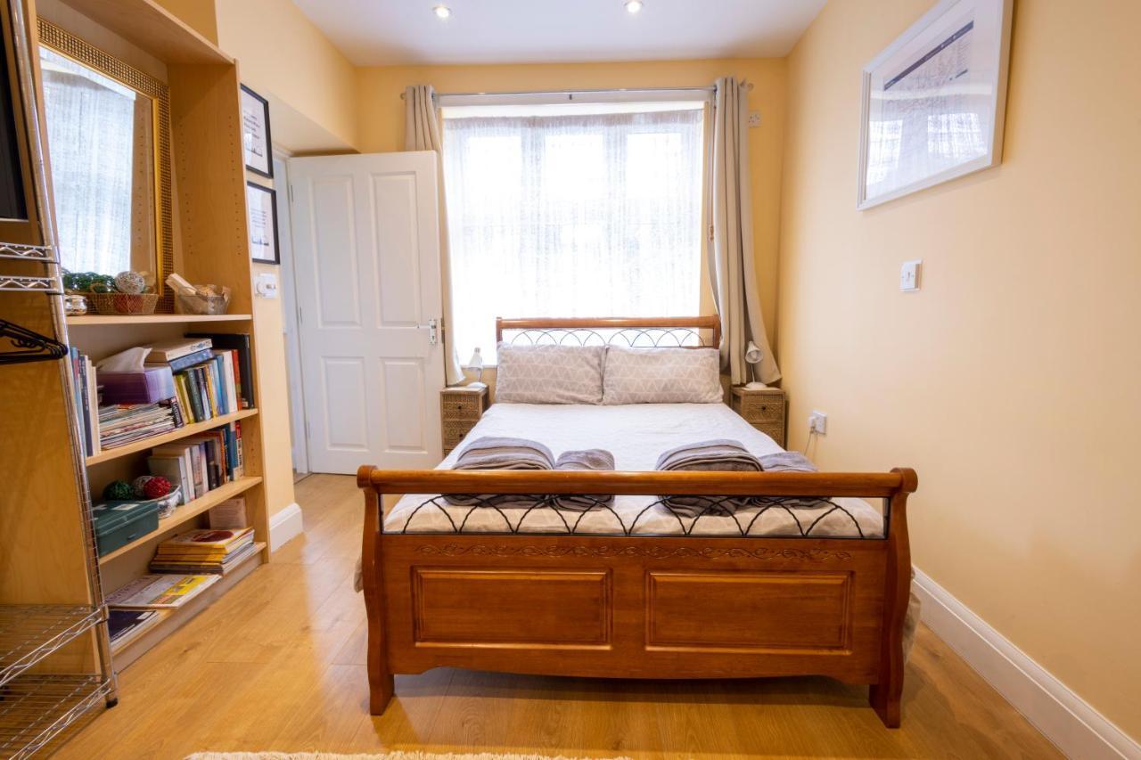 London Vegetarian Smoke & Pet Free En-Suite With Ev Parking Edgware Exteriör bild