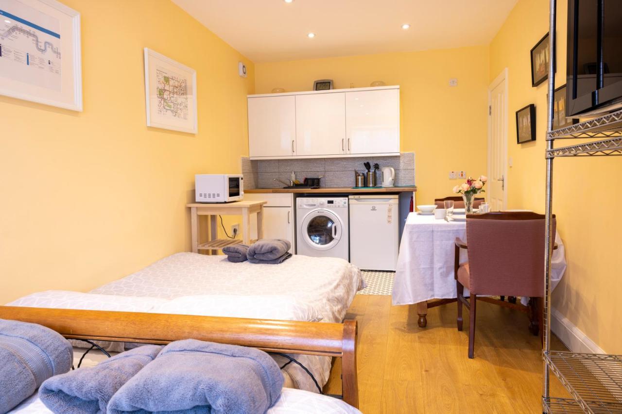 London Vegetarian Smoke & Pet Free En-Suite With Ev Parking Edgware Exteriör bild